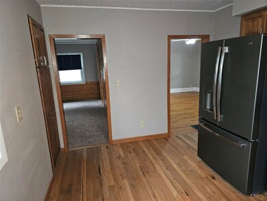 1112 A Ave, Vinton, IA 52349 - photo 4