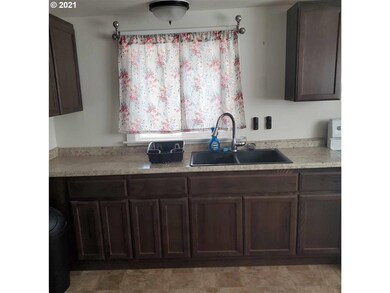 340 E Aiken St, Heppner, OR 97836 - photo 4