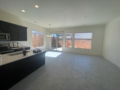 Living/Kitchen/Living