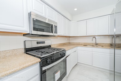 22 Oakville St, Staten Island, NY 10314 - photo 3