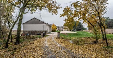 19105 Flagstaff Ave Farmington-small-006-053-Entry Detail-666x342-72dpi.jpg