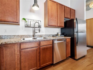 5-web-or-mls-1701 NE Madison St #209-0005