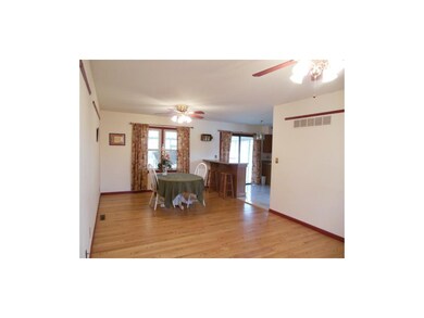 Family rm, with space for dining table (space in k