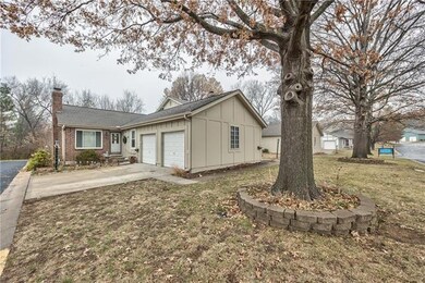 10111 Edelweiss Cir, Shawnee, KS 66203 - photo 2