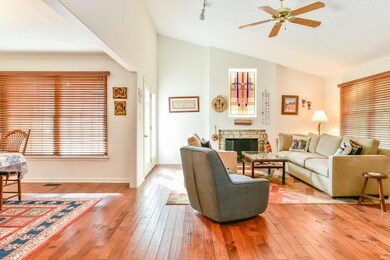 2266 E Cape Cod Dr, Bloomington, IN 47401 - photo 6