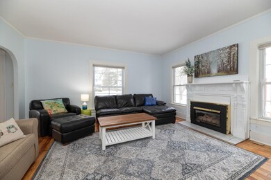 767 Phoenix St-7