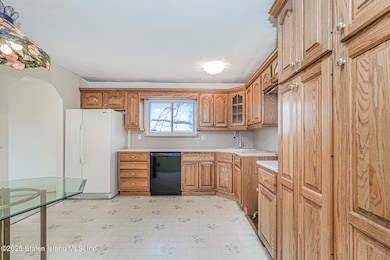 219 S Mann Ave, Staten Island, NY 10314 - photo 7