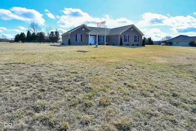 1623 W Stoneybrook Ln, Crawfordsville, IN 47933 - photo 2