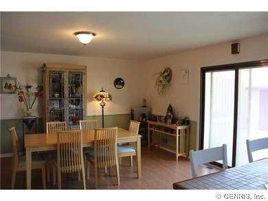 Dining Room Bright and spacious dining area
