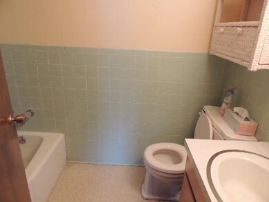 BATH MAIN FLOOR