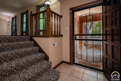 2801 SW Ashworth Place, Topeka, KS 66614 - photo 4