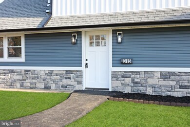 315 Appletree Dr, Levittown, PA 19055 - photo 4