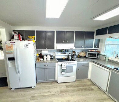 7100 Ulmerton Rd unit 879, Largo, FL 33771 - photo 4