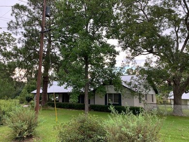 404 Lott St E, Broxton, GA 31519 - photo 2