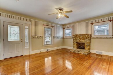 404 Lawsonville Ave, Reidsville, NC 27320 - photo 5