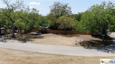694 E North St, New Braunfels, TX 78130 - photo 2