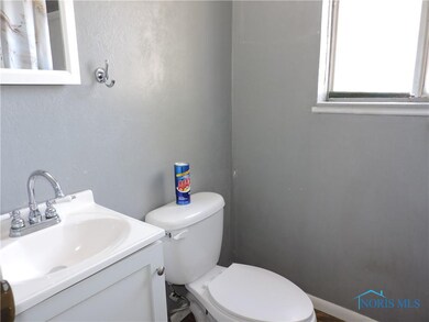 2211 Dahlia Cir, Toledo, OH 43611 - photo 6
