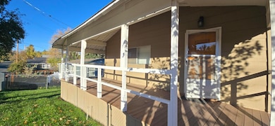 1335 Lakeview Ave, Klamath Falls, OR 97601 - photo 2