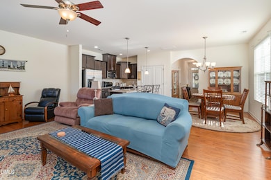 007_wag00861-edit_256