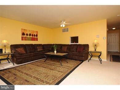 302 Manor Ln unit 2, King of Prussia, PA 19406 - photo 5