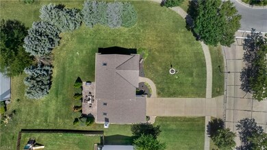 8760 Forest View Dr, Olmsted Falls, OH 44138 - photo 3