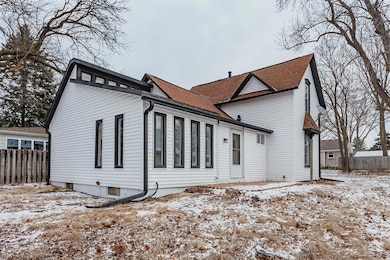 3842 12th St, Des Moines, IA 50313 - photo 2