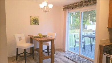 Dining Nook, Slider to Deck