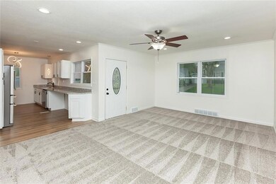 6113 College Ave, Des Moines, IA 50322 - photo 3