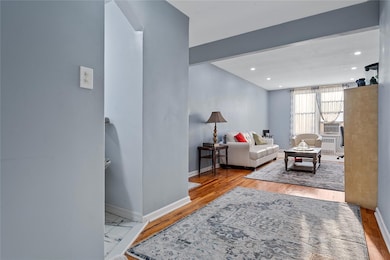 6730 Clyde St unit 5T, Forest Hills, NY 11375 - photo 4