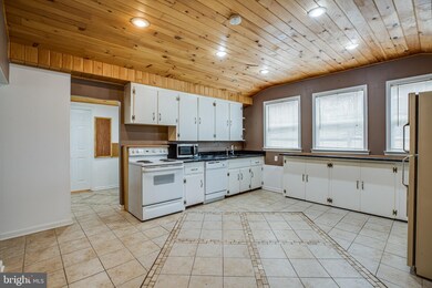 8221 Lake Shore Dr, Manassas, VA 20112 - photo 7