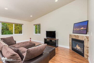 03-Living Room_IMG_1901
