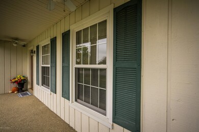 8102 Cortland Dr, Louisville, KY 40228 - photo 4