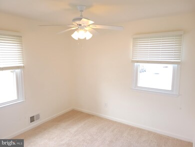 221 Inlet Dr, Pasadena, MD 21122 - photo 7