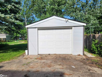 1419 West St, Grinnell, IA 50112 - photo 6