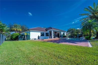 13372 SW 40th St, Davie, FL 33330 - photo 5