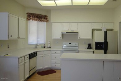 KITCHEN WITH BREAKFAST BAR
