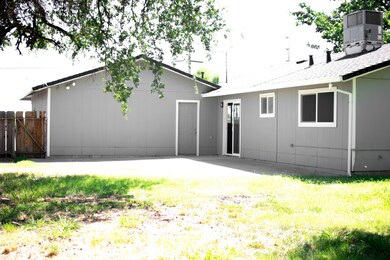 2150 Grandview Ave, Redding, CA 96001 - photo 2