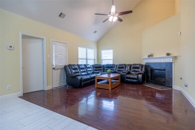 9002 Durham Manor Ln, Houston, TX 77075 - photo 4