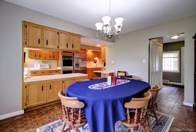 136 S Westlawn Ave, Aurora, IL 60506 - photo 4