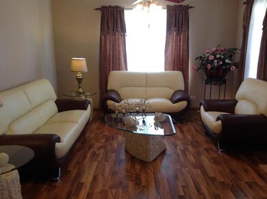 811 N Commonwealth Ave, Aurora, IL 60506 - photo 4