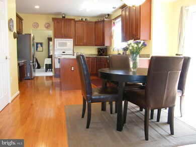 35537 Collington Dr, Round Hill, VA 20141 - photo 7