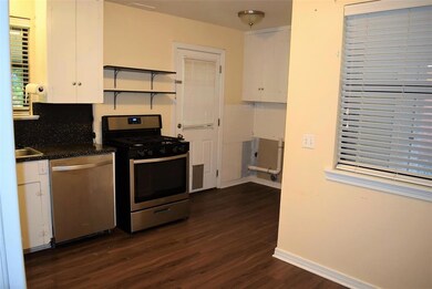 Eat-in Kitchen