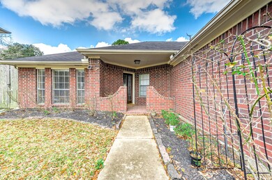 1045 Westglen Dr, Alvin, TX 77511 - photo 5