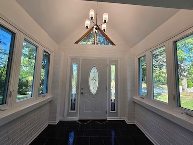 25W201 Summit Dr, Naperville, IL 60563 - photo 7