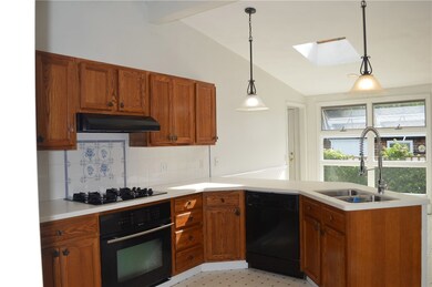 5 Coggeshall St, Warren, RI 02885 - photo 3