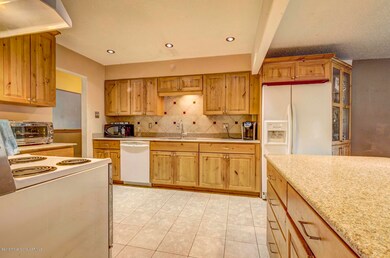 406 Kathleen pl kitchen