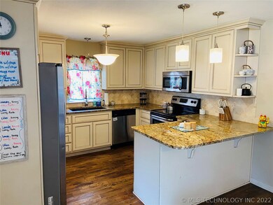 214 W Toledo St, Broken Arrow, OK 74012 - photo 5