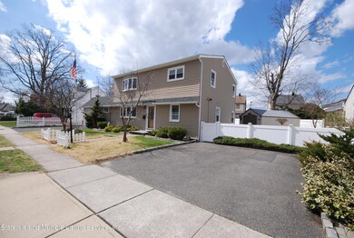 68 Avondale St, Valley Stream, NY 11581 - photo 3