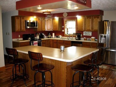 Kitchen with Breakfast Bar