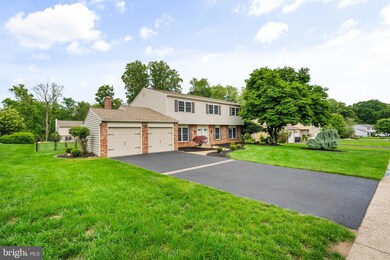 81 Kingsclere Dr, Southampton, PA 18966 - photo 2